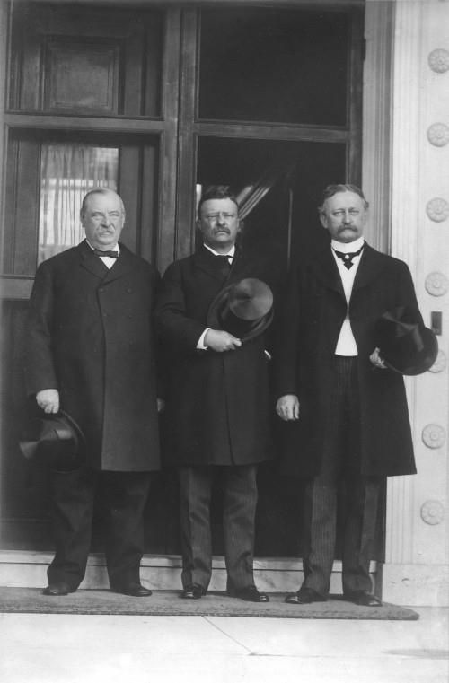 Ex-President Grover Cleveland, President Theodore Roosevelt, Ex-Secretary of the Interior David R. Francis at the World’s Exposition in St. Louis, 1903